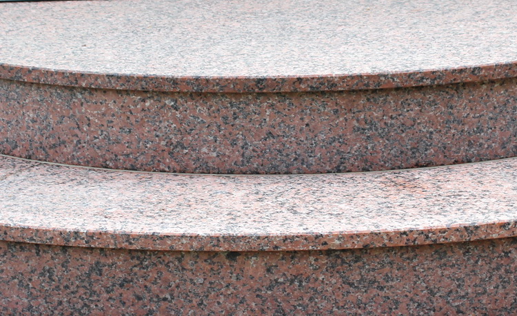 escalier courbe en granit 