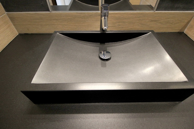 vasque massive en granit noir satin