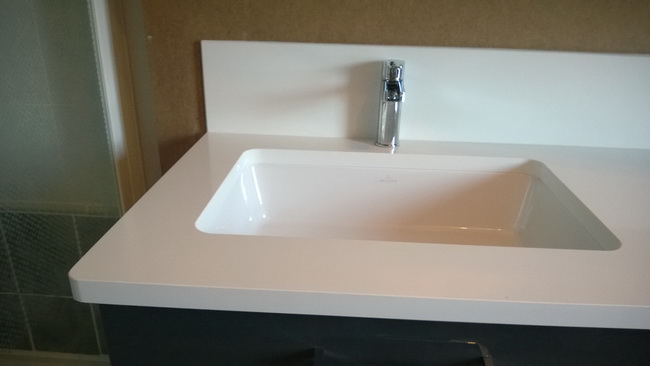 Lavabo en unistone blanco extrême