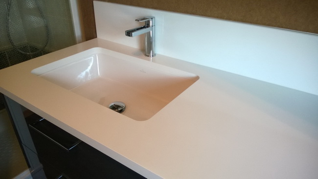 Lavabo en unistone blanco extrême