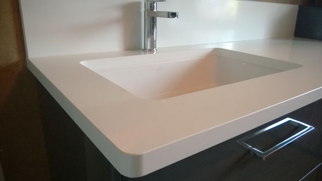 Lavabo en unistone blanco extrême