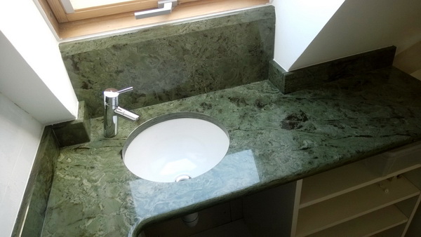 salle de bain en Granit Vert Bambou