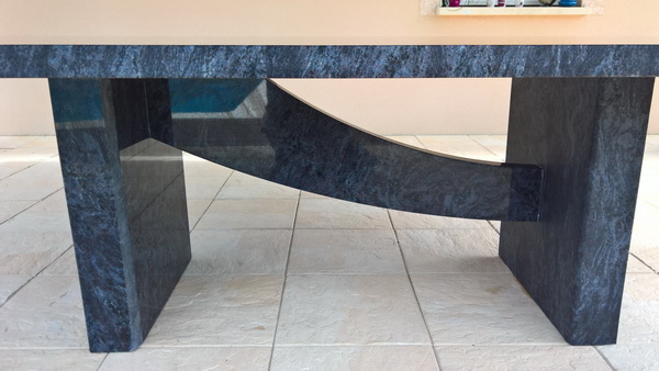 table exterieure en granit