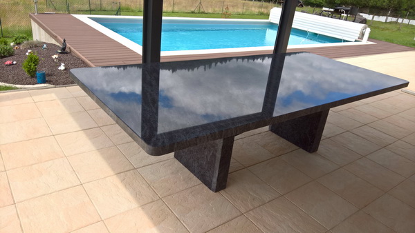 table exterieure en granit