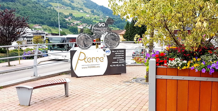 Velo graniterie sur la place de LABRESE